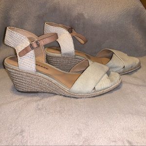 LUCKY BRAND wedge strapped sandals Size 9